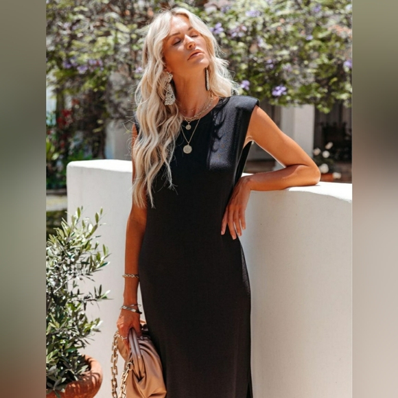 VICI COLLECTION TEAGAN PADDED SHOULDER KNIT MAXI DRESS - Picture 3 of 12